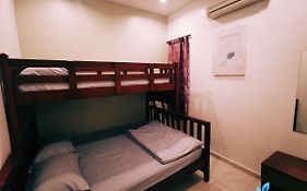 Pangsapuri 875 m² dengan 3 bilik tidur dan 2 bilik mandi peribadi di Tambun